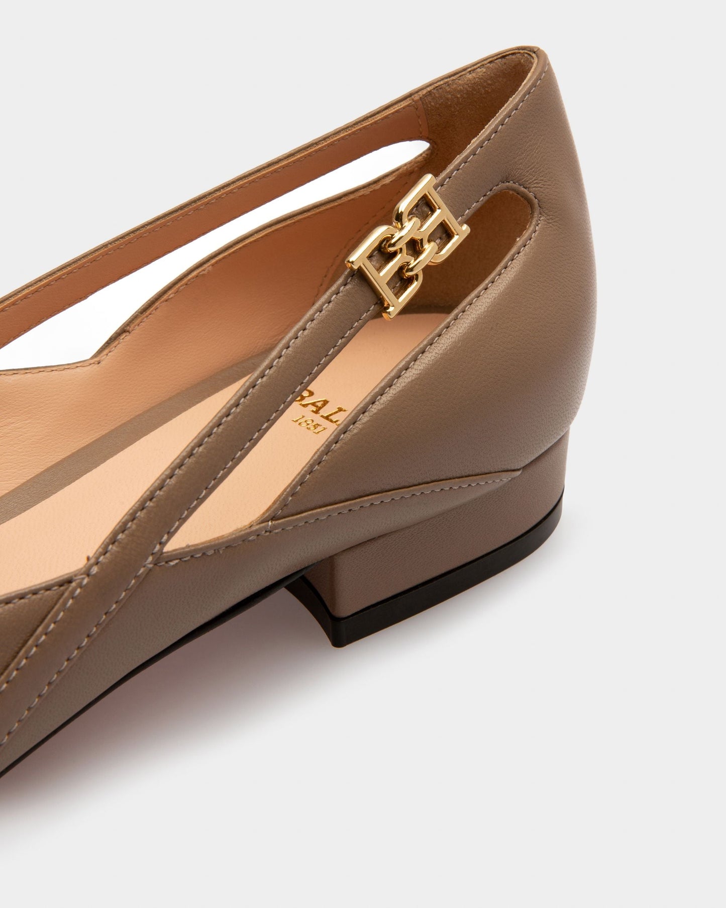Elsa Flat Leather Ballerina In Taupe