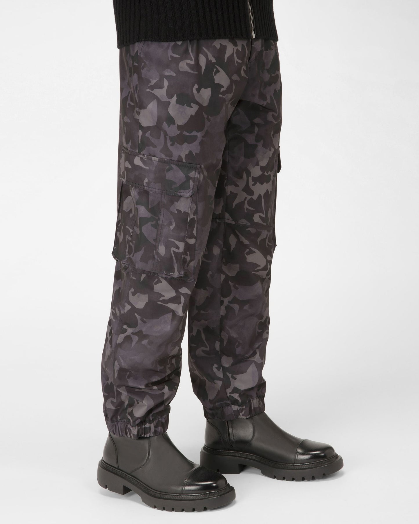 Vaughen Leather Boots In Black