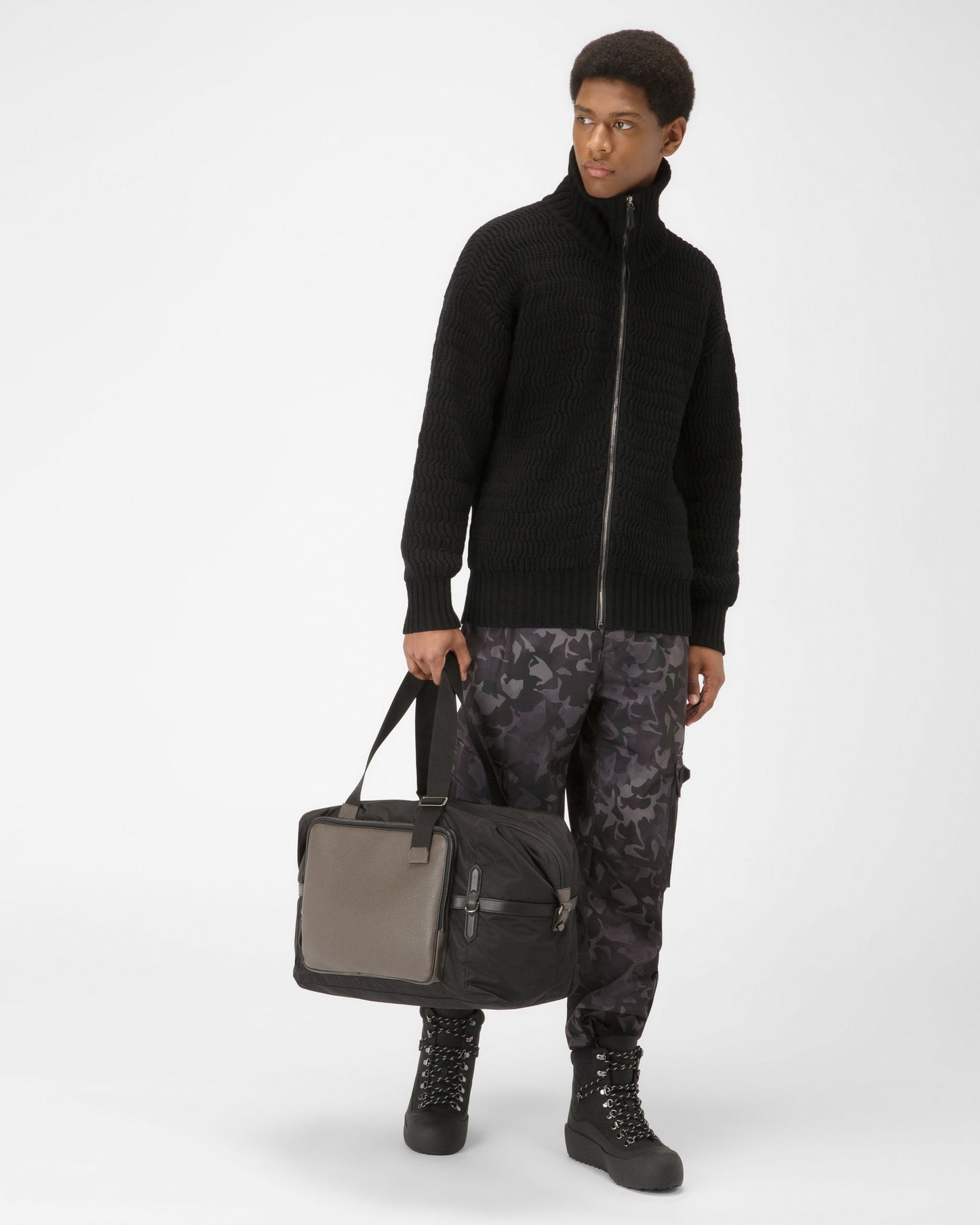 Cayden Leather Snow Boots In Black