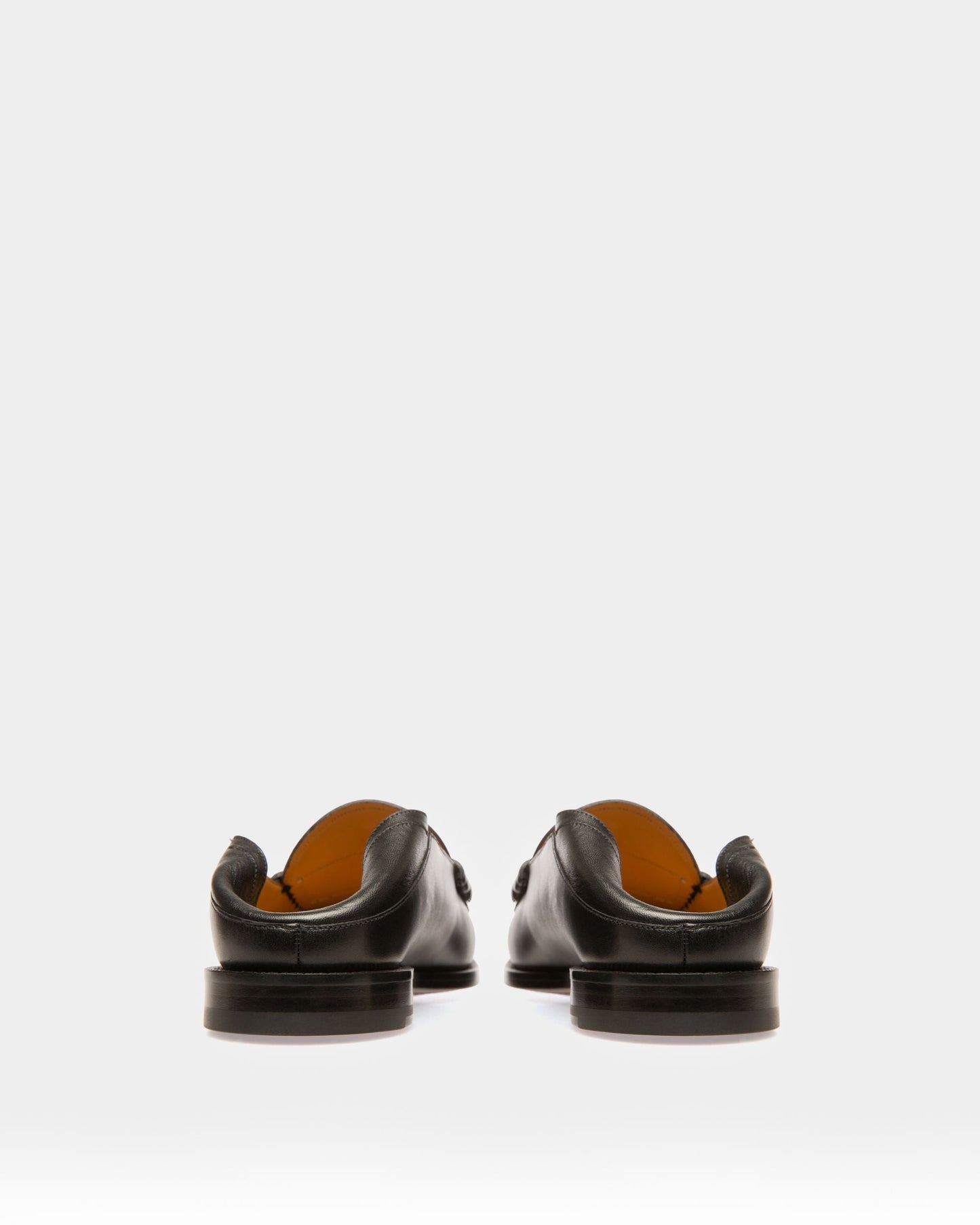 Coriano Leather Moccasins In Black