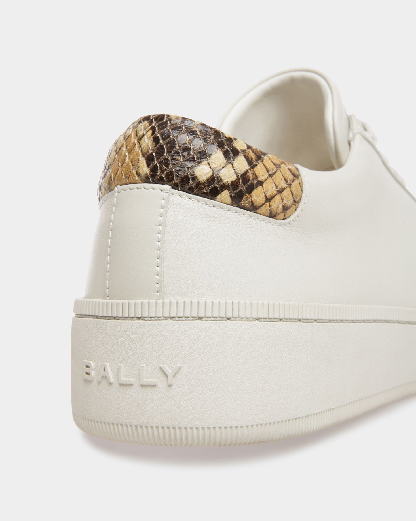Raise Sneakers In Dusty White Leather