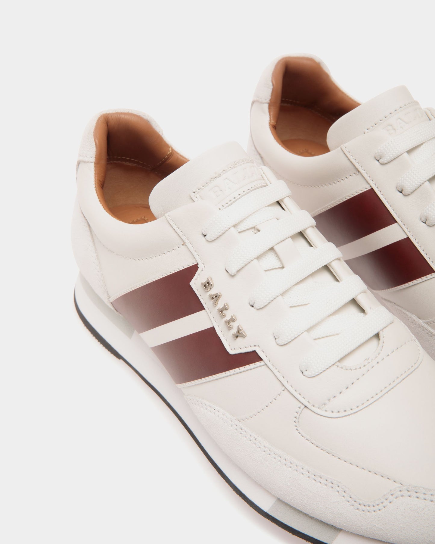 Sneaker in White Leather