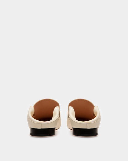 Janelle Leather Slippers In Bone