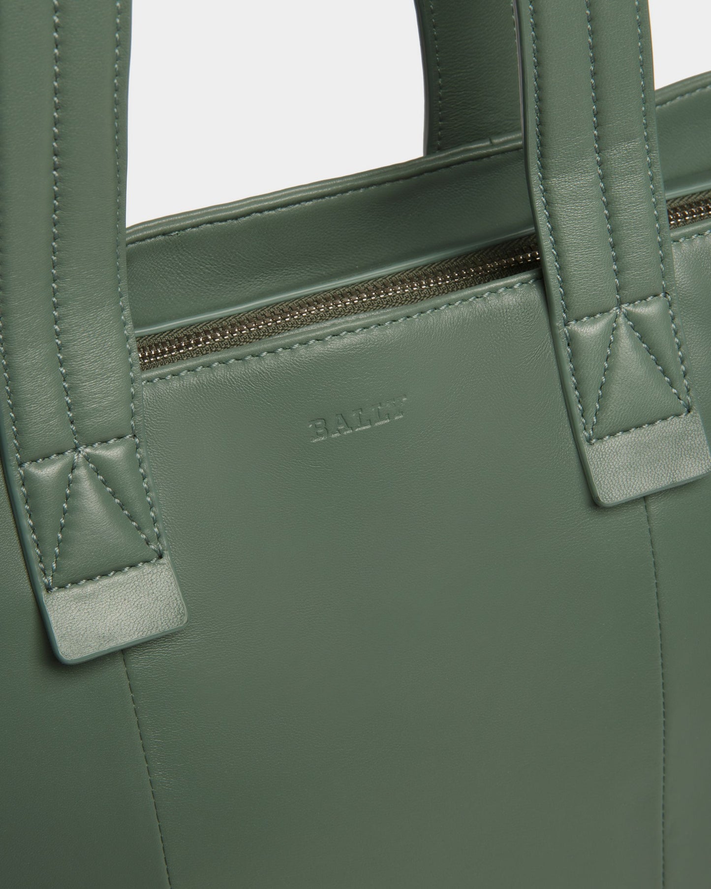 Tote in Light Green Leather
