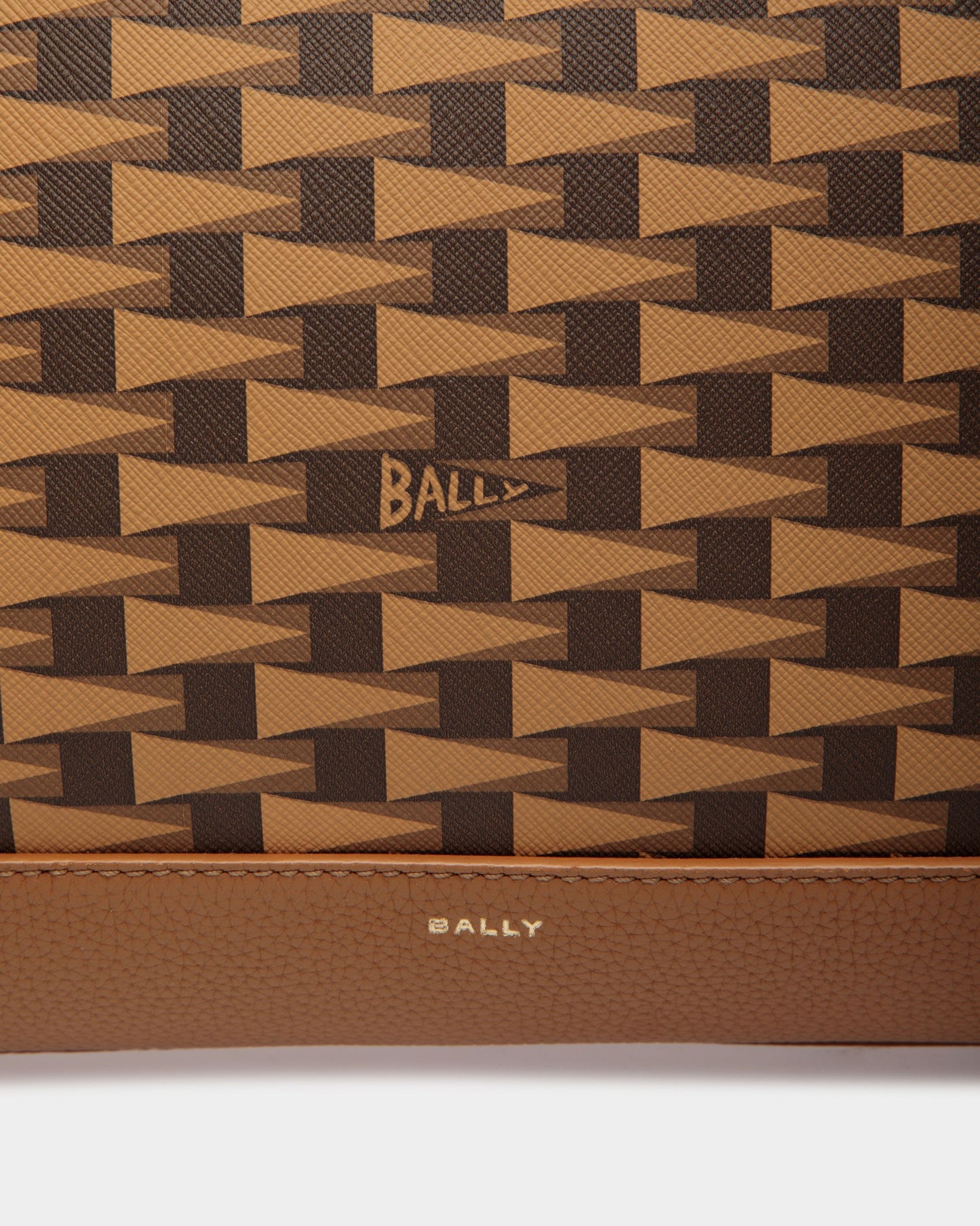 36 Hours Pennant Weekender | Men's Bag | Desert TPU and Leather | Bally | Still Life Detail