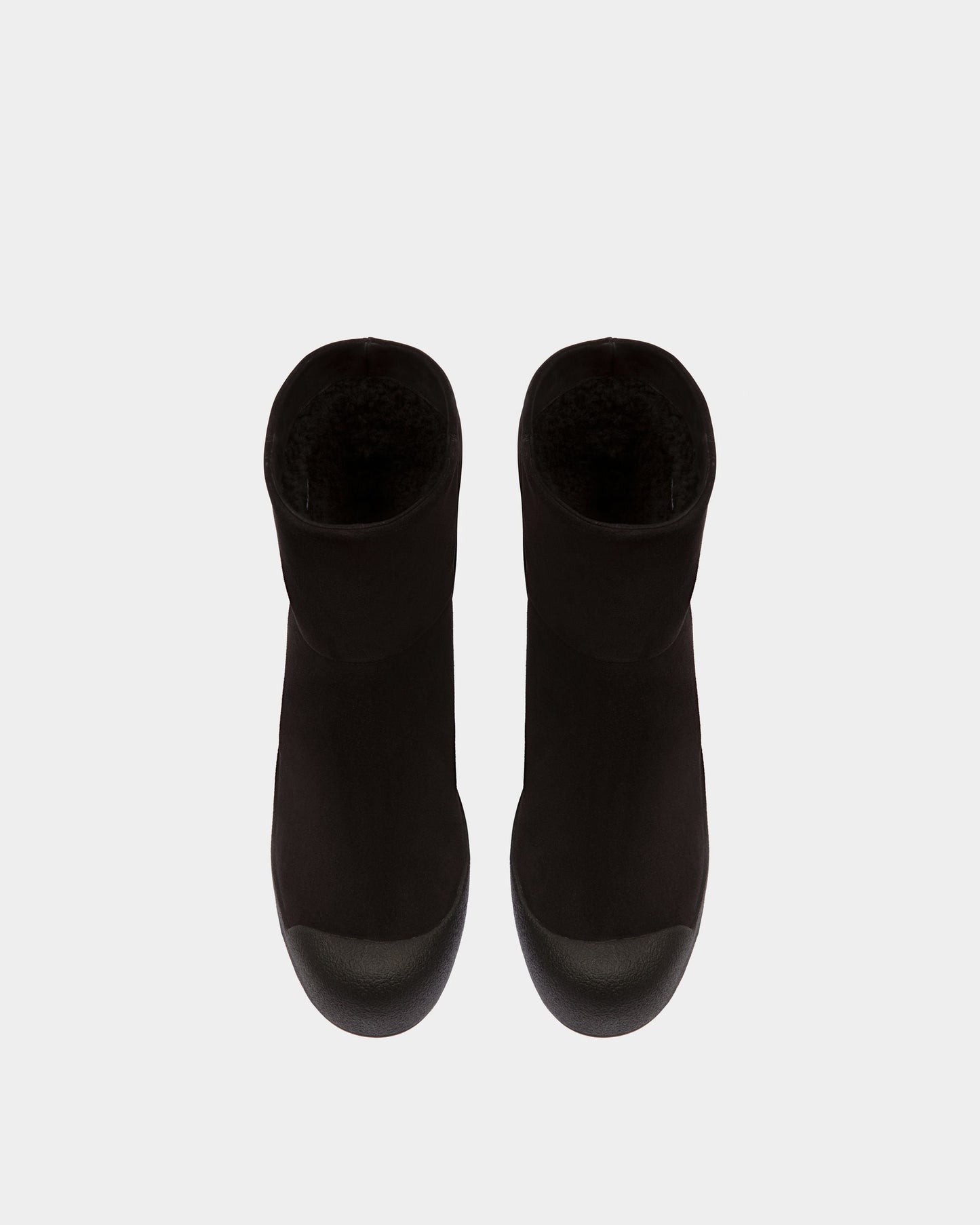 Gstaad Leather Snow Boots In Black