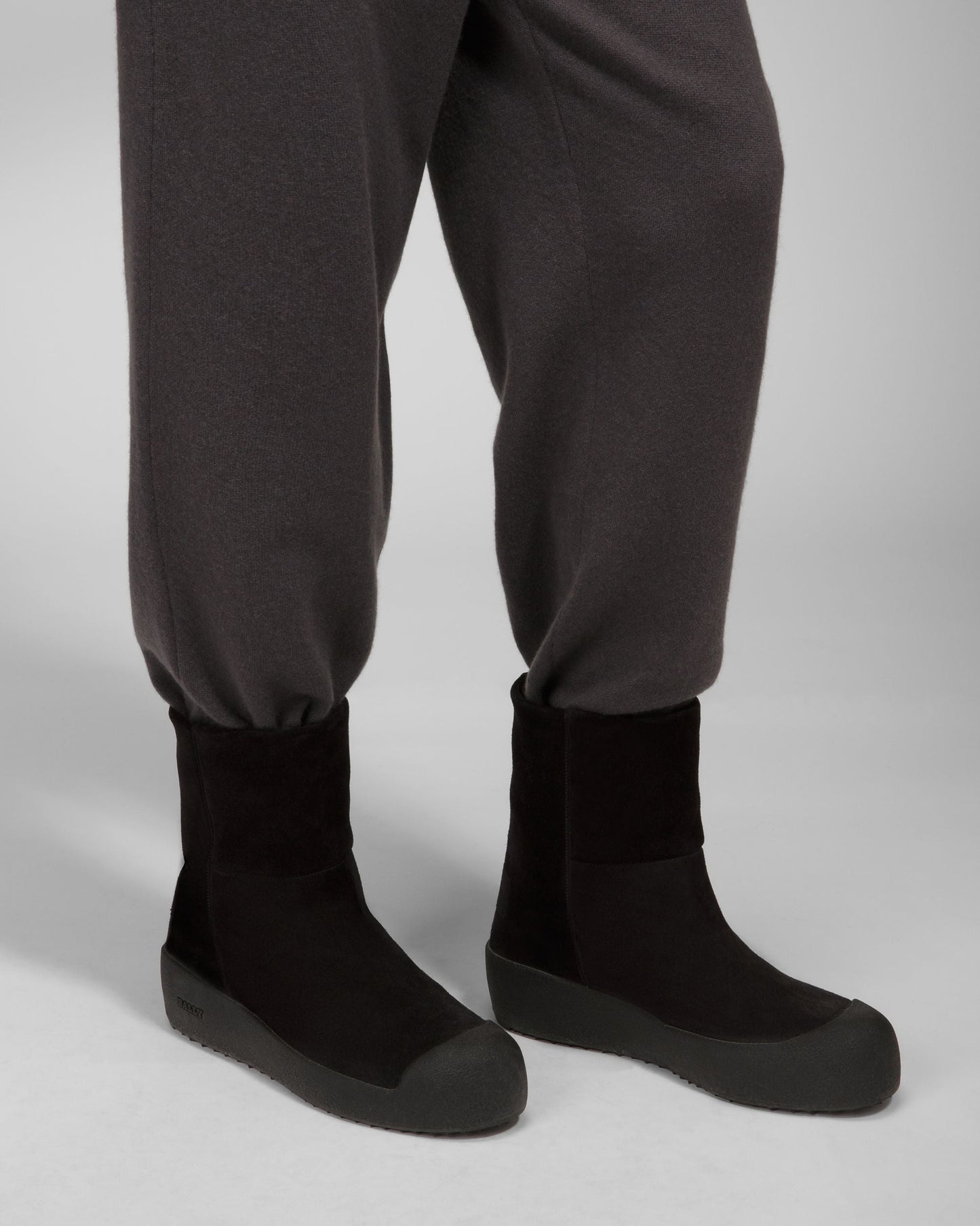 Gstaad Leather Snow Boots In Black
