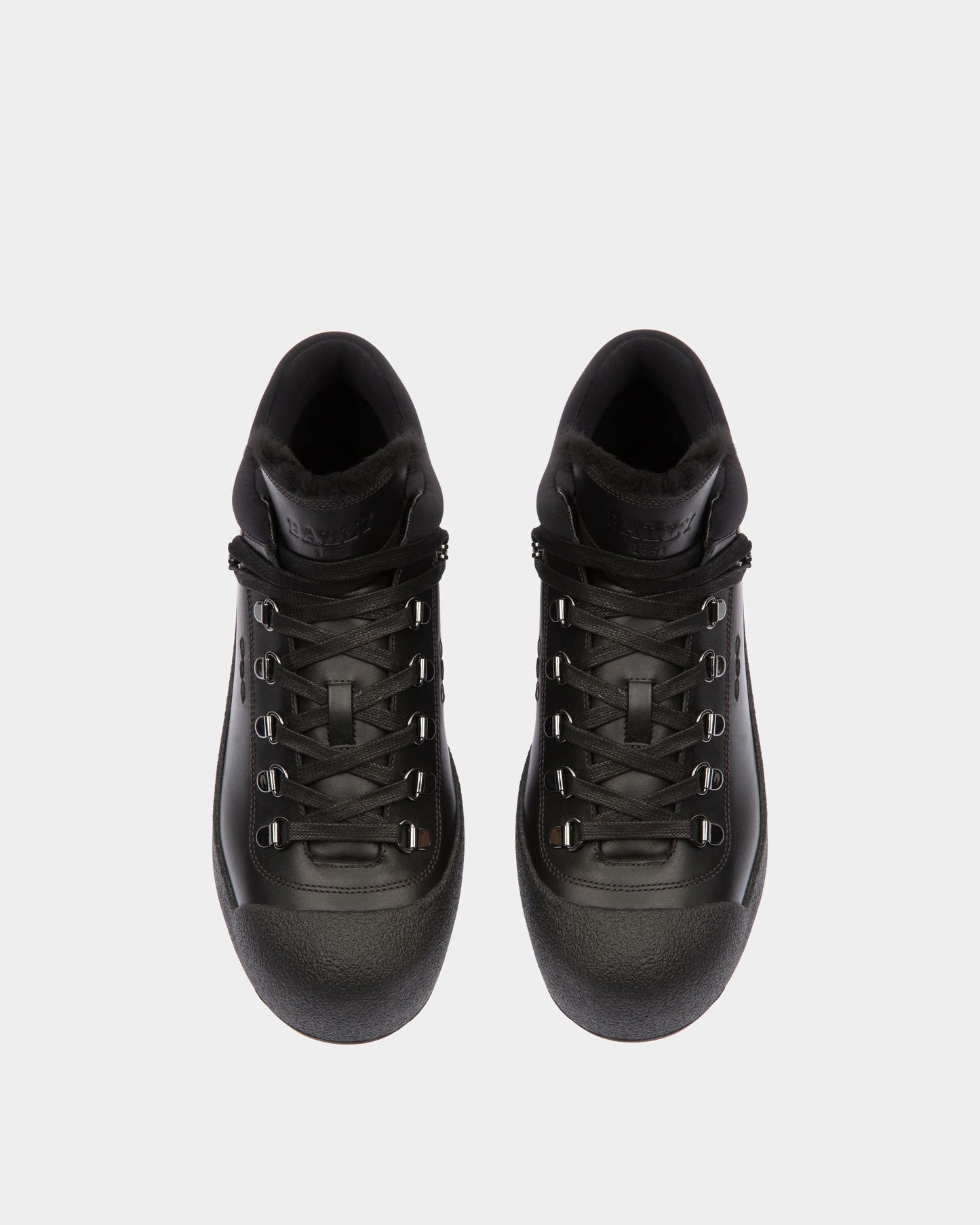 Curyal Leather Snow Boots In Black