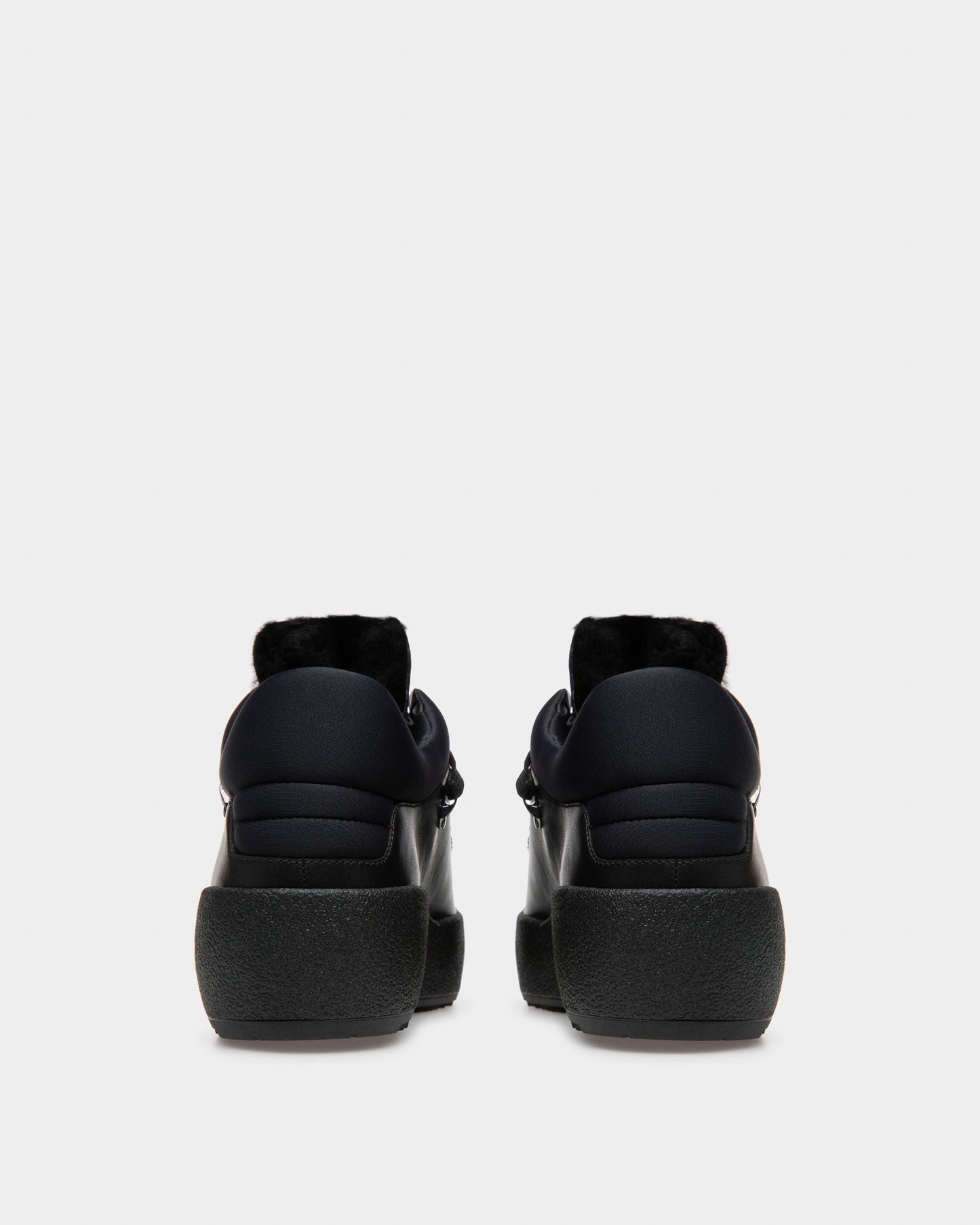 Curyal Leather Snow Boots In Black