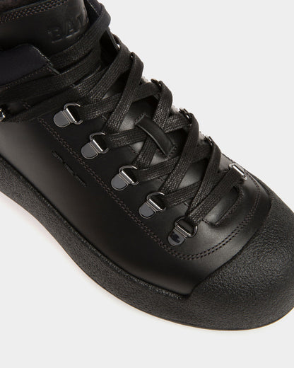 Curyal Leather Snow Boots In Black