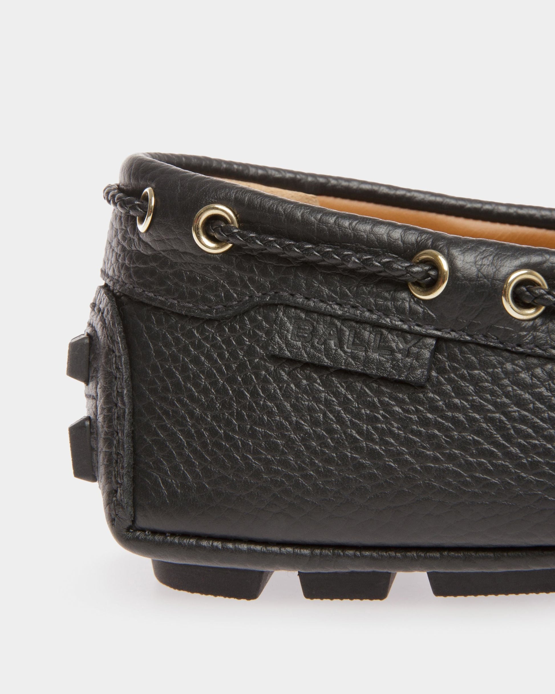Kyan | Men's Drivers | Black Leather | Bally | Still Life Detail