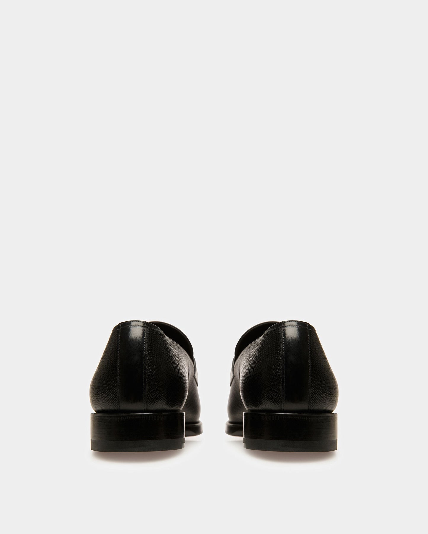 Scuvier Leather Loafers In Black