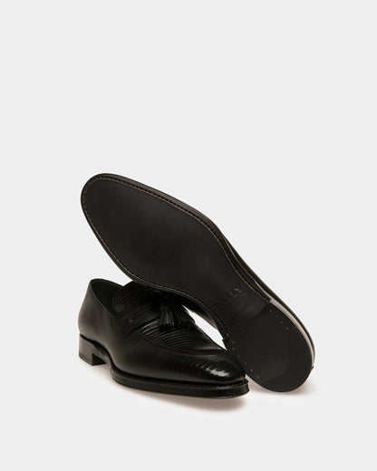 Scuvier Leather Loafers In Black