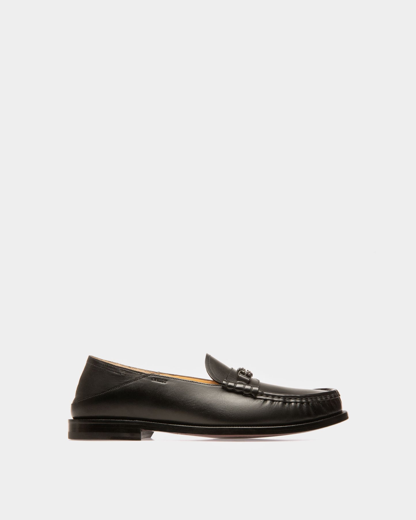 Coriano Leather Moccasins In Black