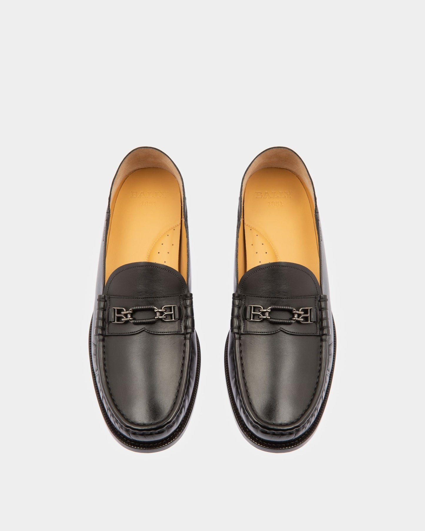 Coriano Leather Moccasins In Black