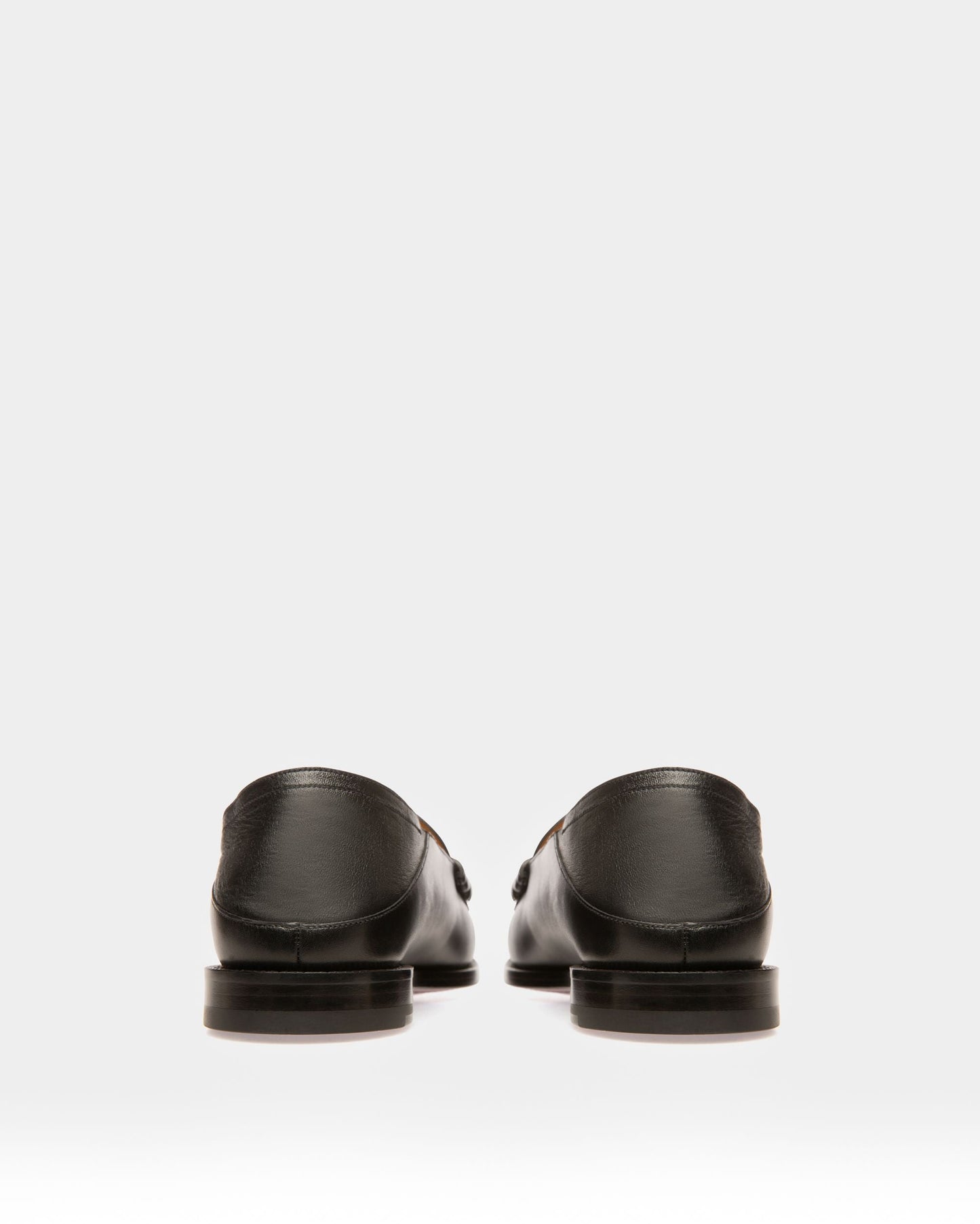 Coriano Leather Moccasins In Black