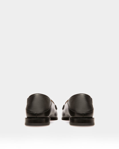 Coriano Leather Moccasins In Black