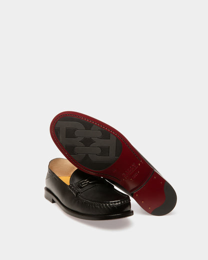 Coriano Leather Moccasins In Black