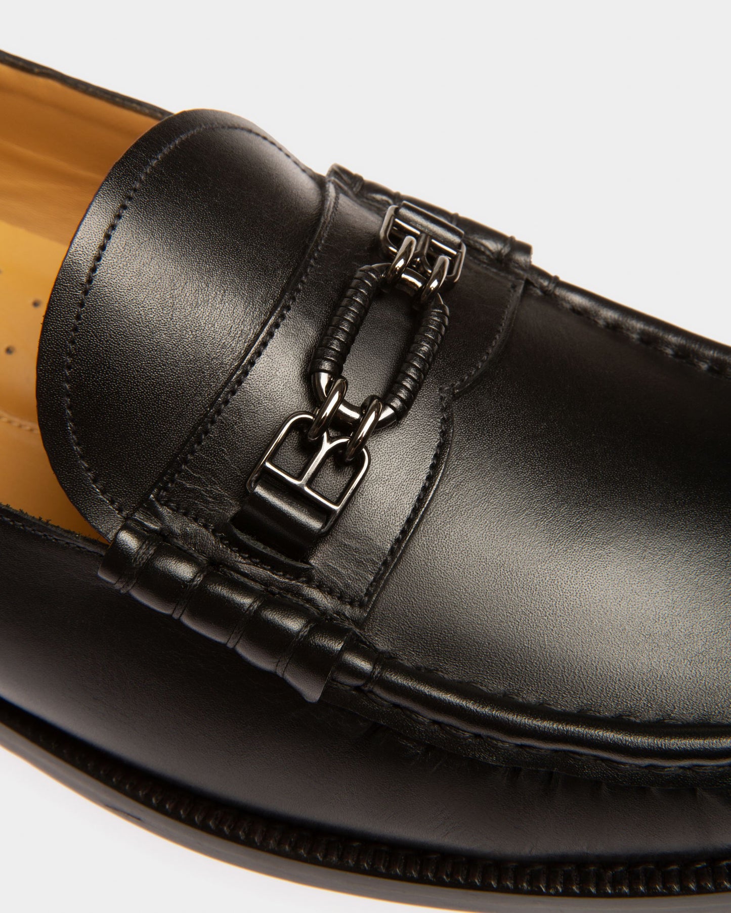 Coriano Leather Moccasins In Black
