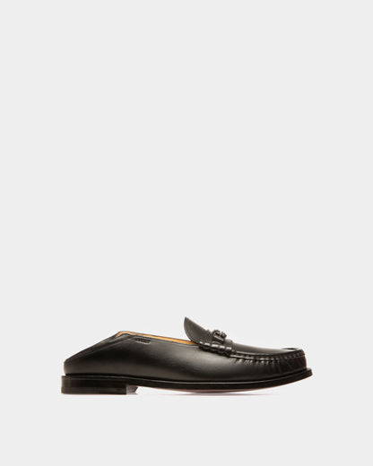 Coriano Leather Moccasins In Black
