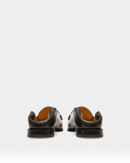 Coriano Leather Moccasins In Black