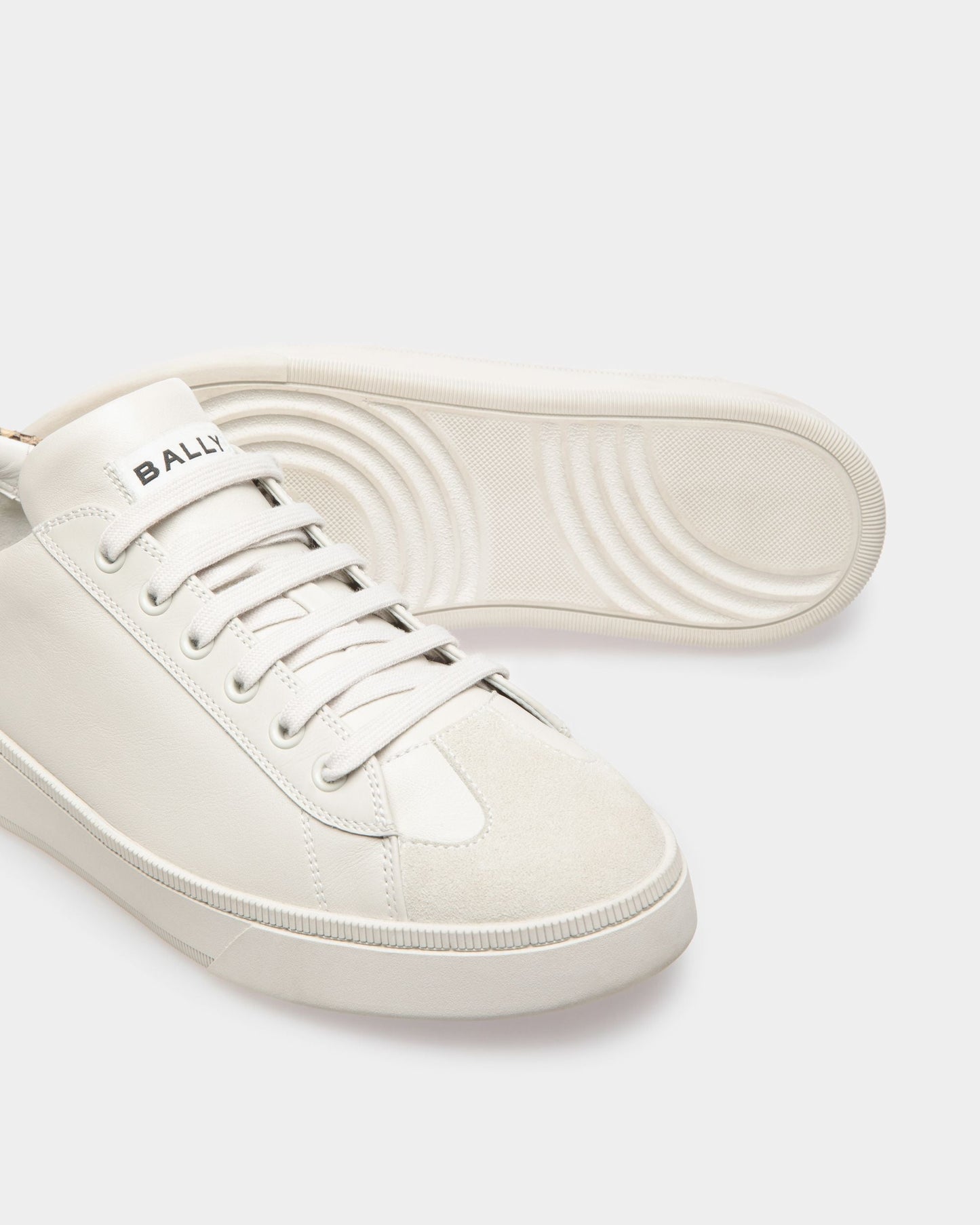 Raise Sneakers In Dusty White Leather