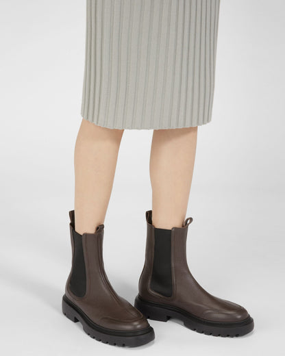 Ginny Flat Leather Boots In Brown