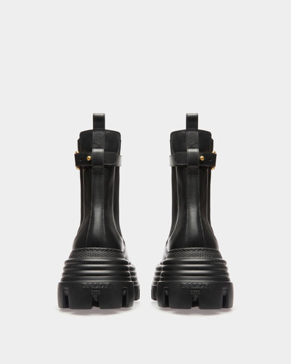 Greby Leather Booties In Black