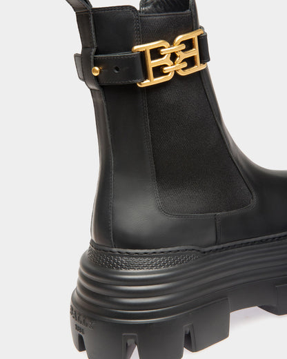 Greby Leather Booties In Black