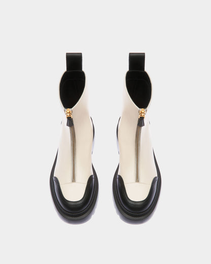 Giuli Leather Booties In Bone