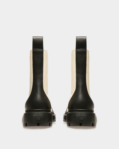 Giuli Leather Booties In Bone