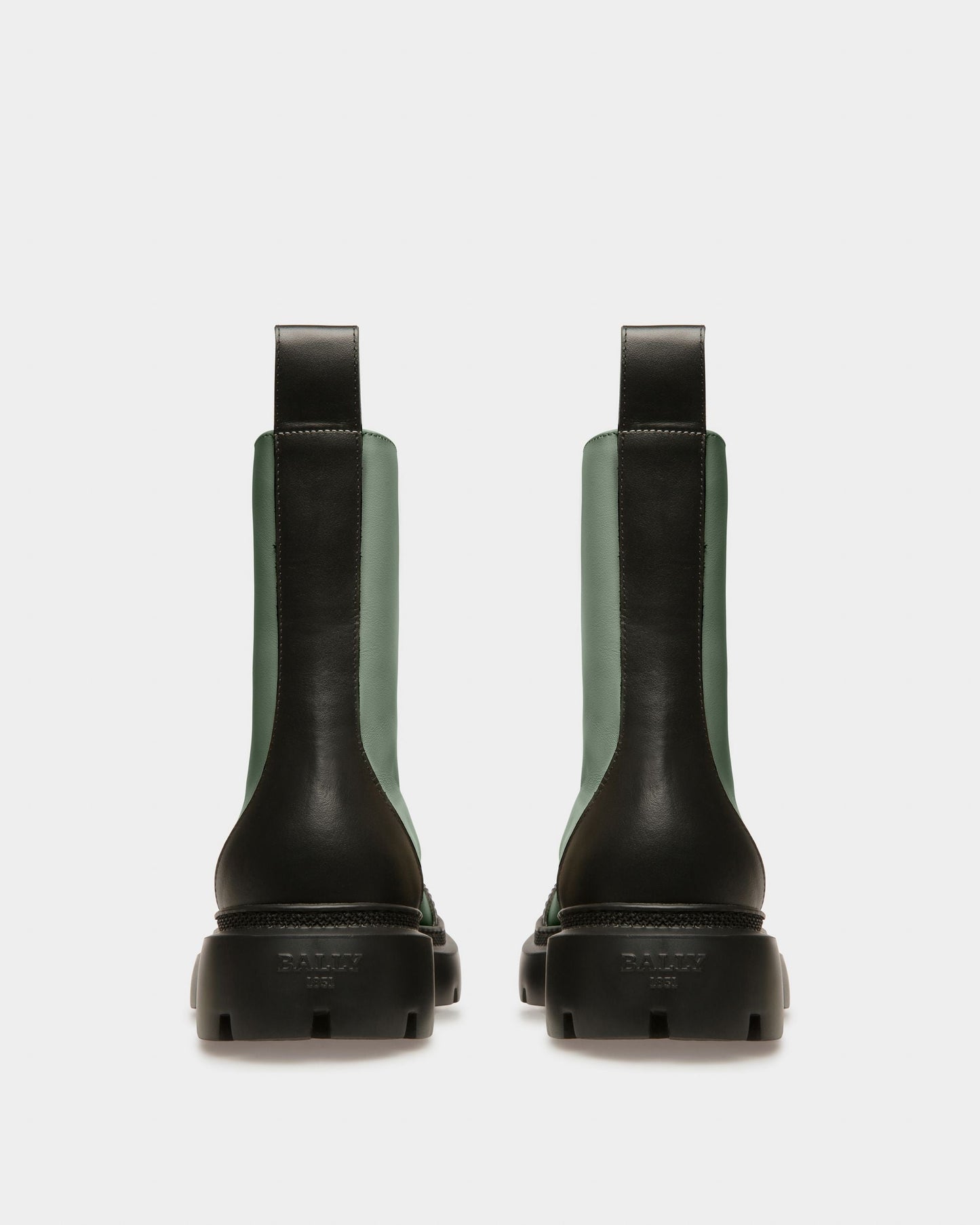 Giuli Leather Booties In Green