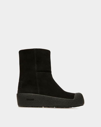 Gstaad Leather Booties In Black