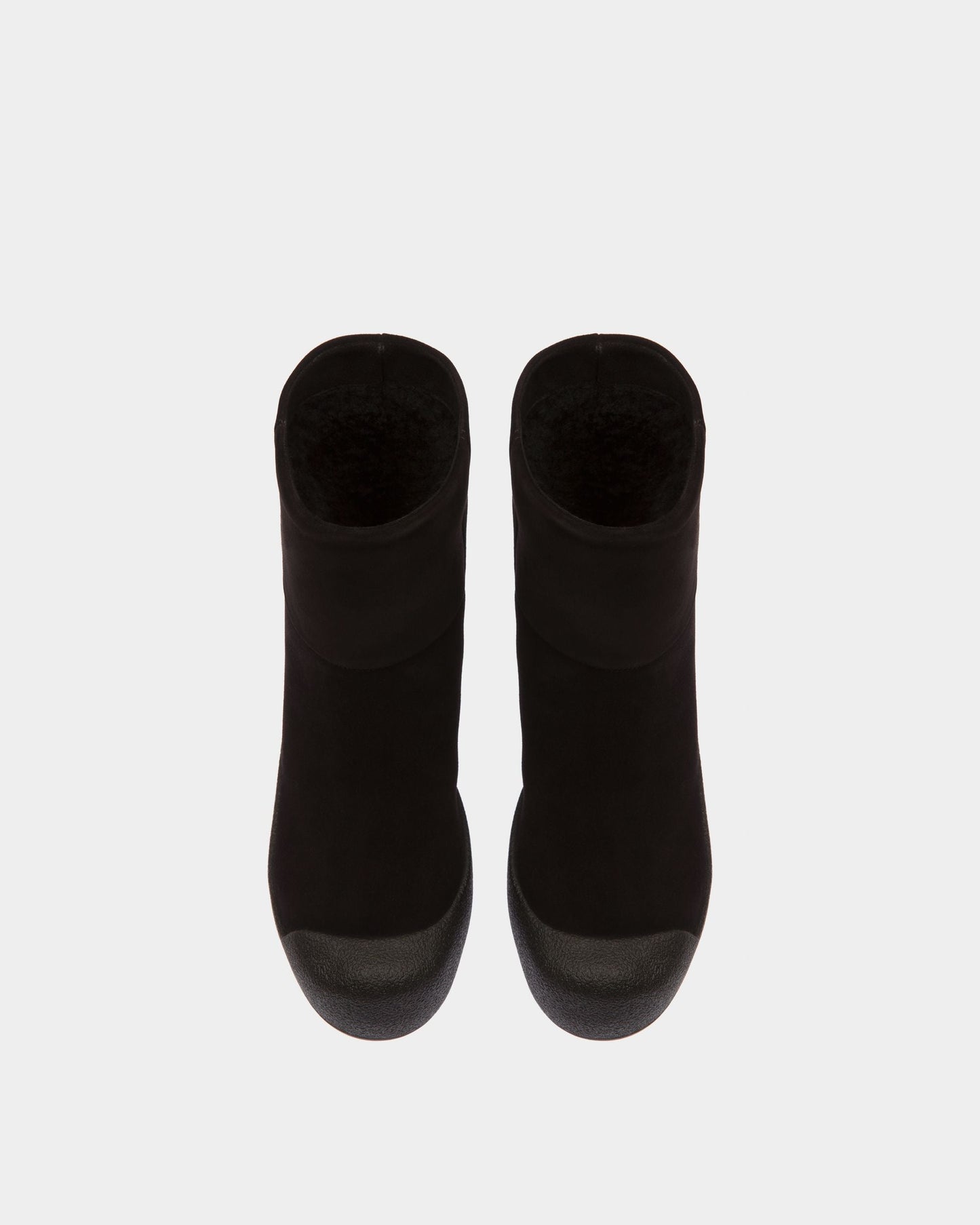 Gstaad Leather Booties In Black