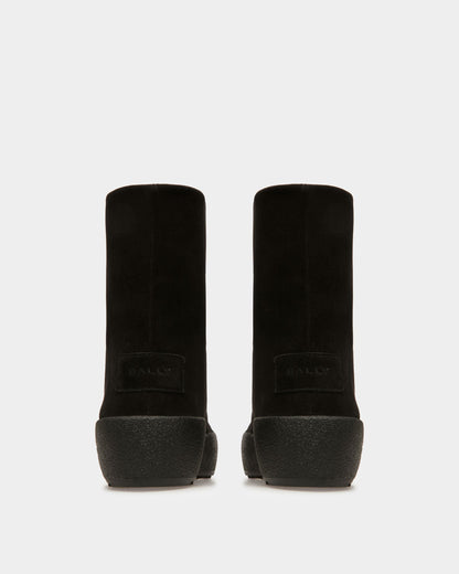 Gstaad Leather Booties In Black