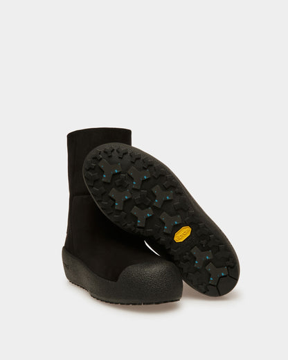 Gstaad Leather Booties In Black
