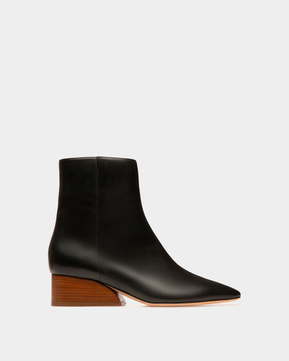 Glenda Leather Boots In Black