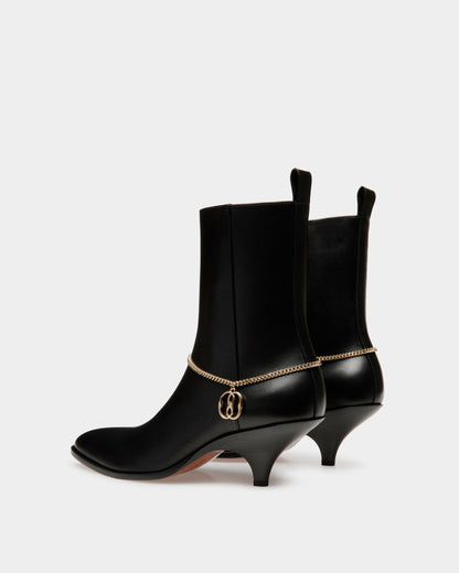 Laredo Booties In Black Leather