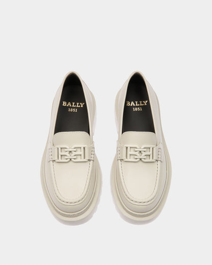 Gioia Flat Leather Moccasins In Denty White