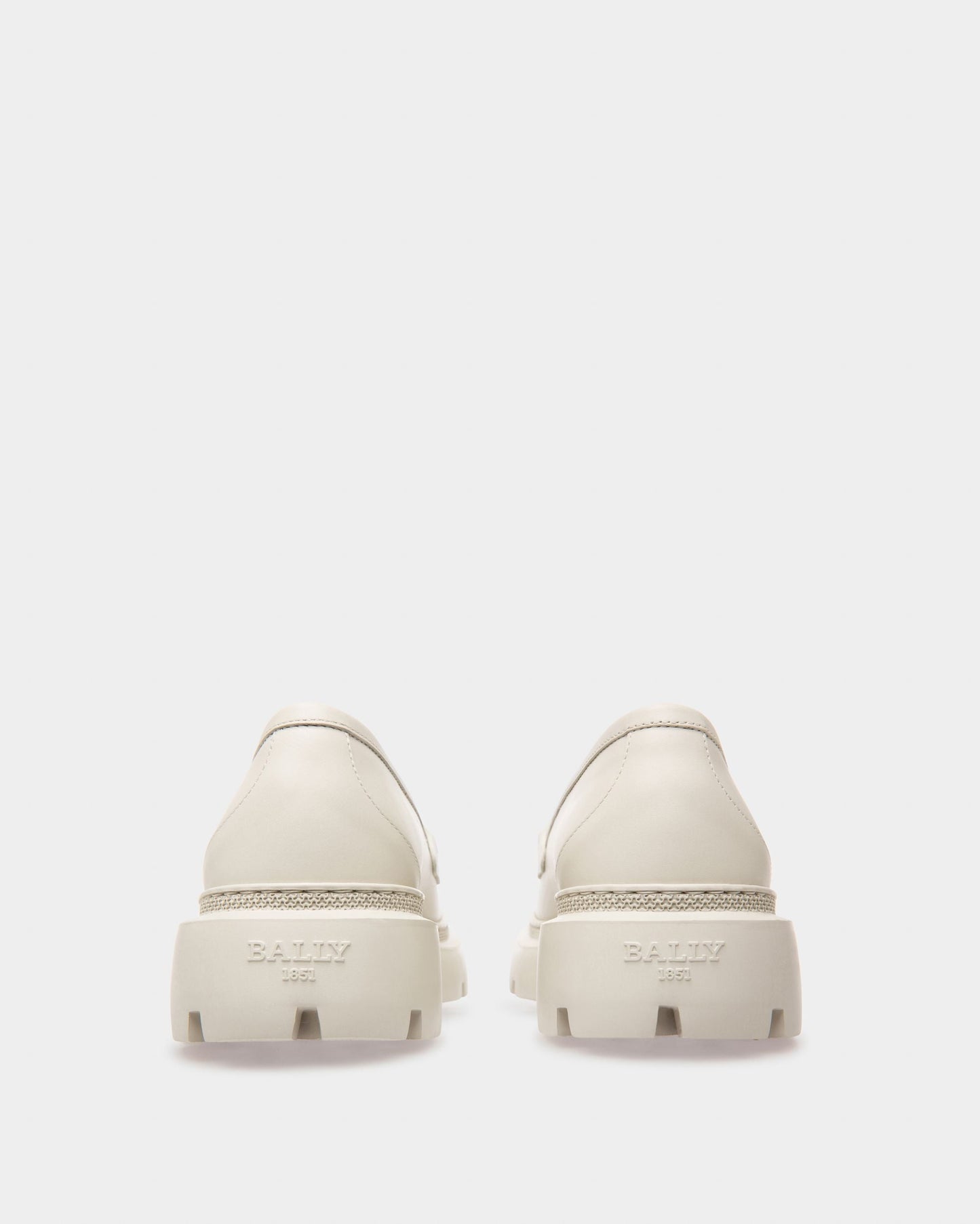Gioia Flat Leather Moccasins In Denty White
