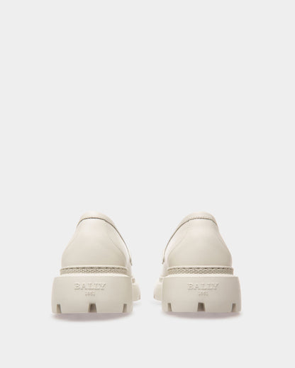 Gioia Flat Leather Moccasins In Denty White
