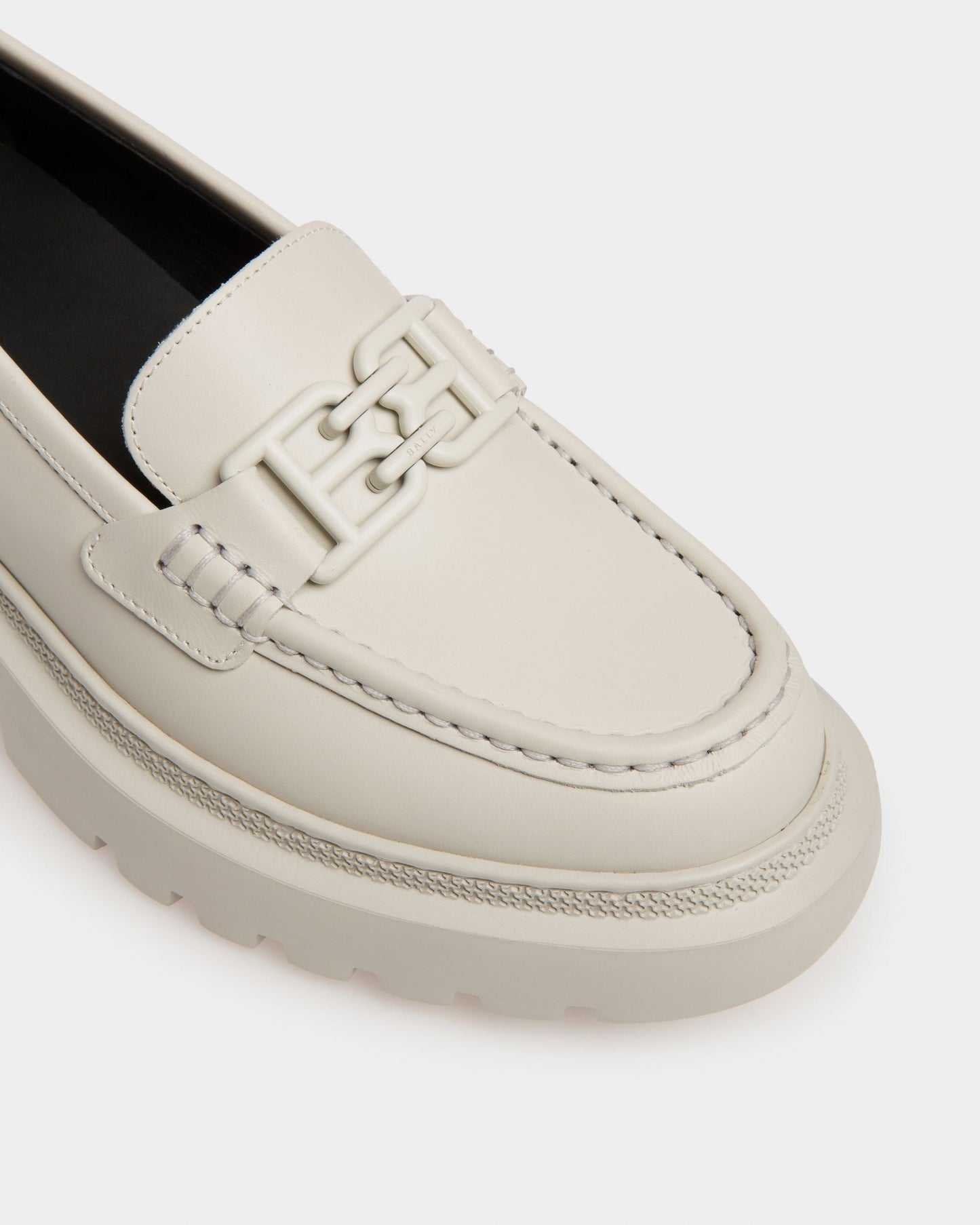 Gioia Flat Leather Moccasins In Denty White