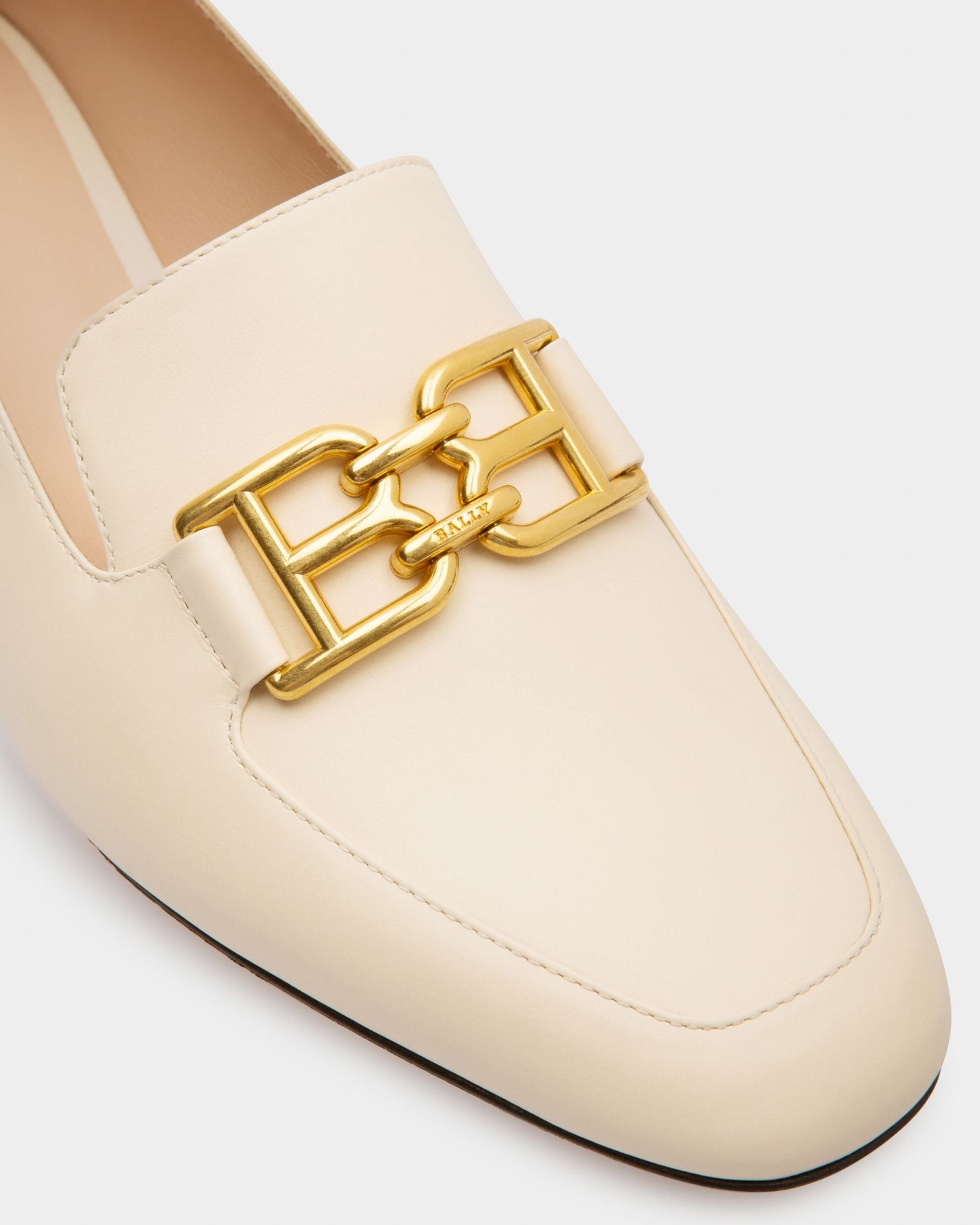 Ellah Flat Leather Loafers In Bone