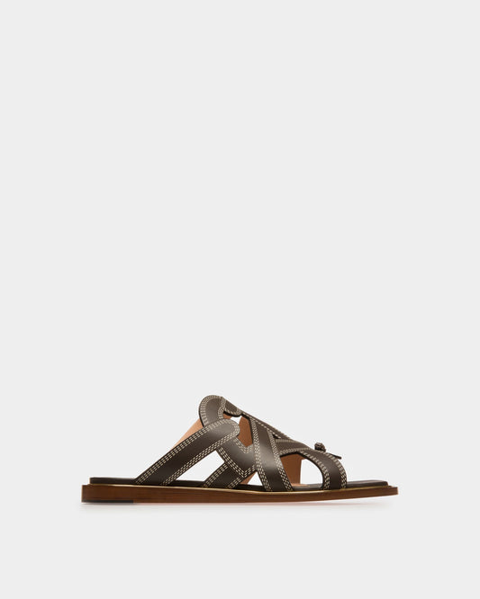 Glada Leather Flat Sandals In Brown