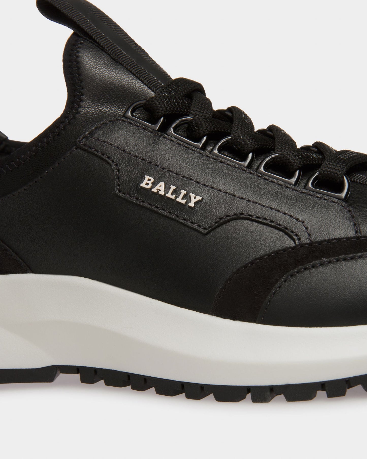 Deven Leather Sneakers In Black