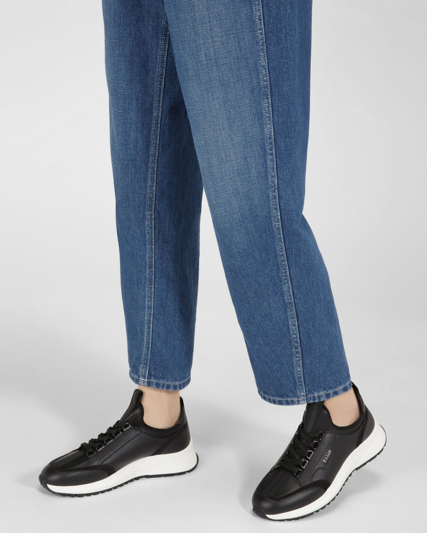 Deven Leather Sneakers In Black