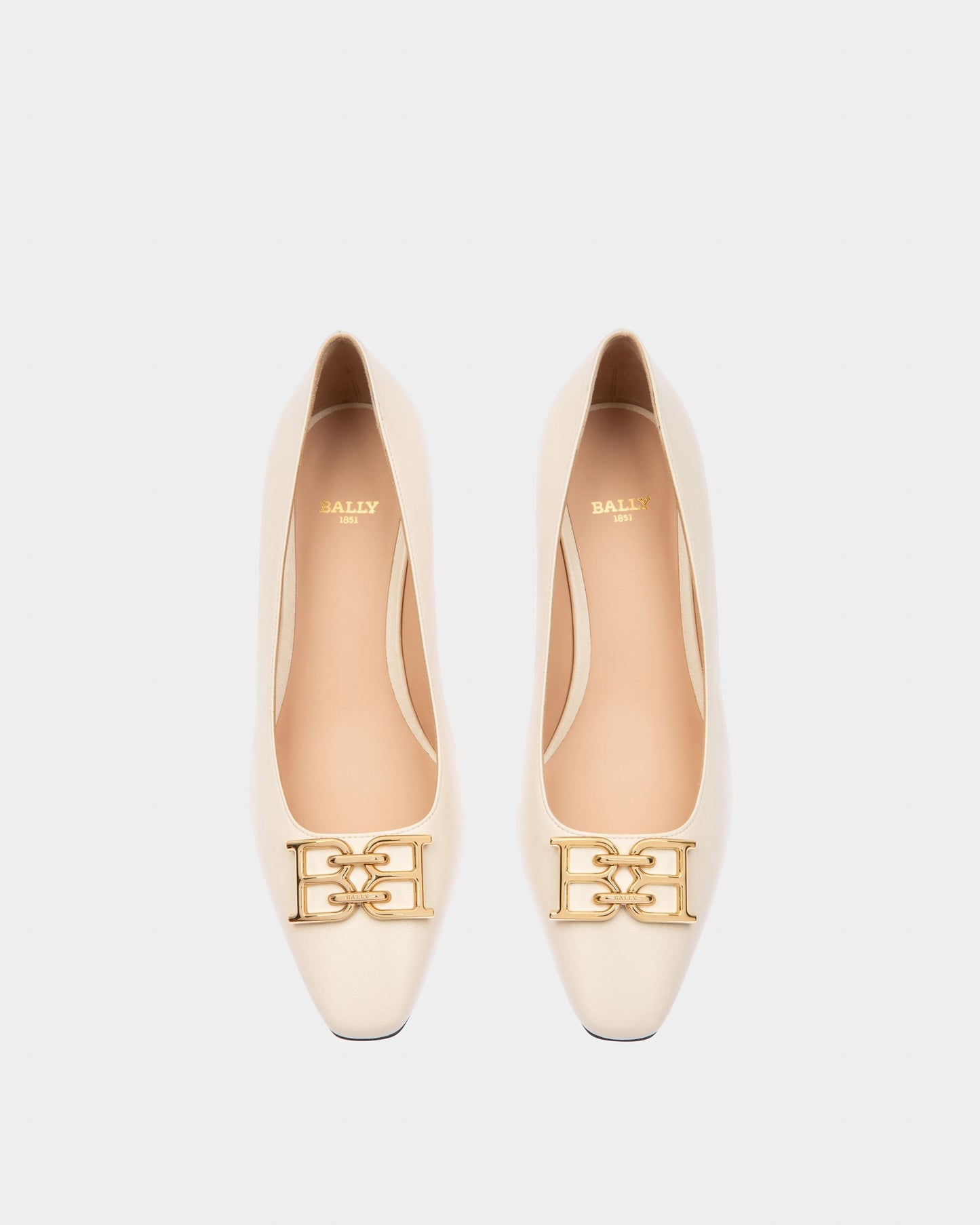 Evanca Leather Pumps In Bone
