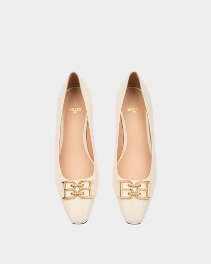 Evanca Leather Pumps In Bone