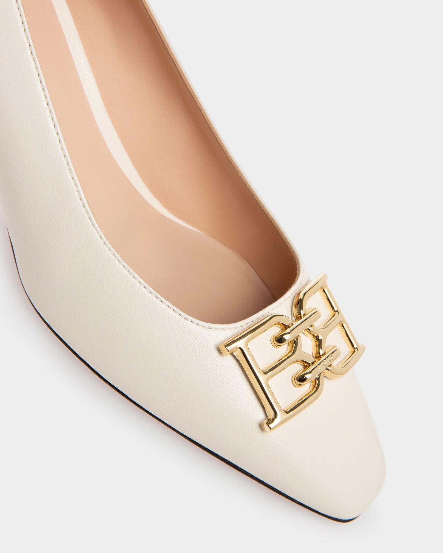 Evanca Leather Pumps In Bone